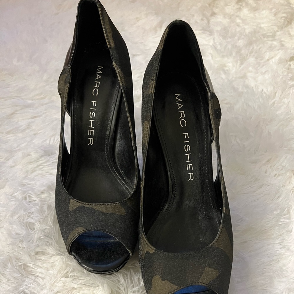 Marc Fisher black and cammo peep toe heels with side cut out detail size 7